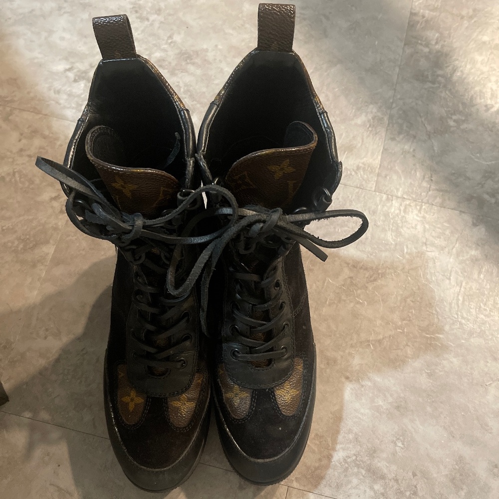 Louis Vuitton boots. size 36 1/2
